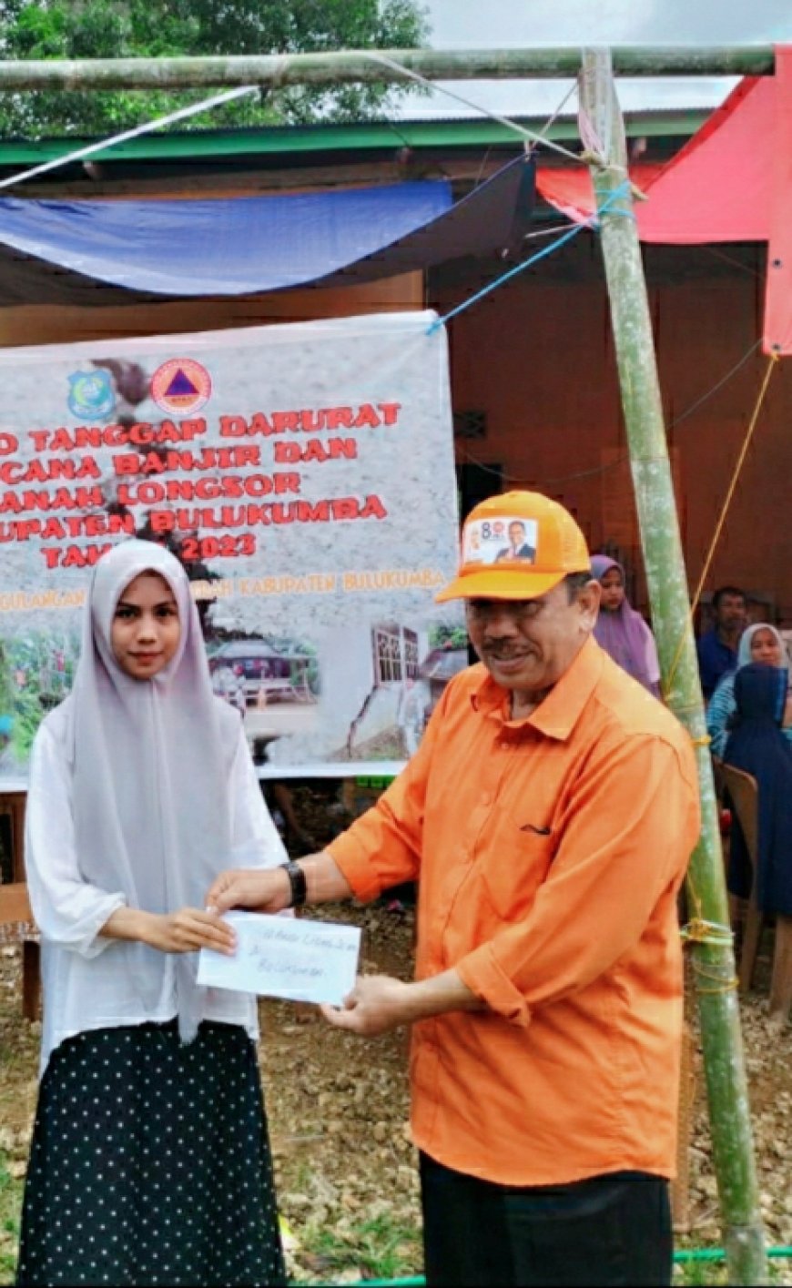 H.A.Liong Berbagi Kepada Masyarakat Berdampak Bencana