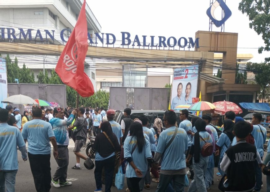 PROJO Bandung Melakukan Aksi Simpatik Dengan Menyeberangkan Relawan GEMPITA Menuju Lokasi Acara