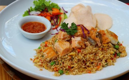 Nasi Goreng Salmon