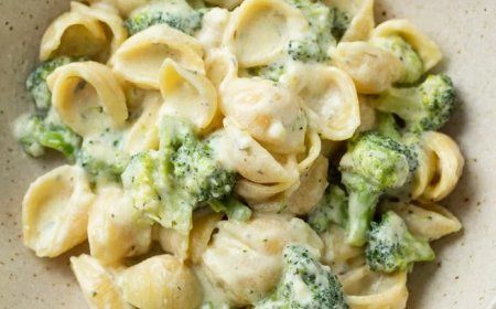 Brokoli alfredo dengan pasta