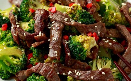 Brokoli dan daging sapi tumis dengan saus hoisin