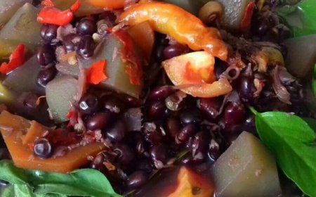 Labu kuning dan kacang hitam enchiladas