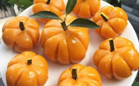 Kue Labu Kunyit dan Kacang Mede