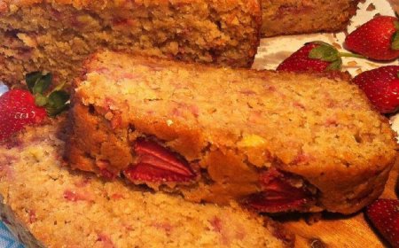 Bolu Pisang Stroberi