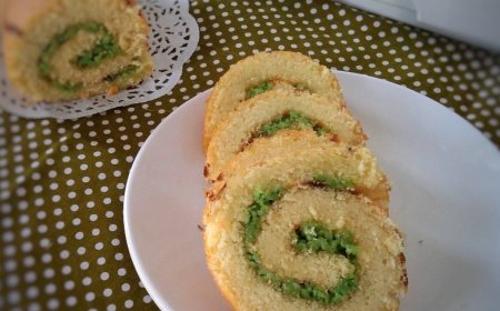 Bolu Gulung Pistachio