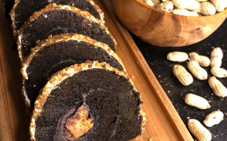 Bolu Gulung Black Sesame
