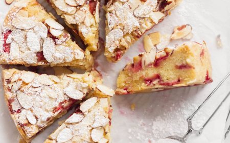 Bolu Almond Strawberry