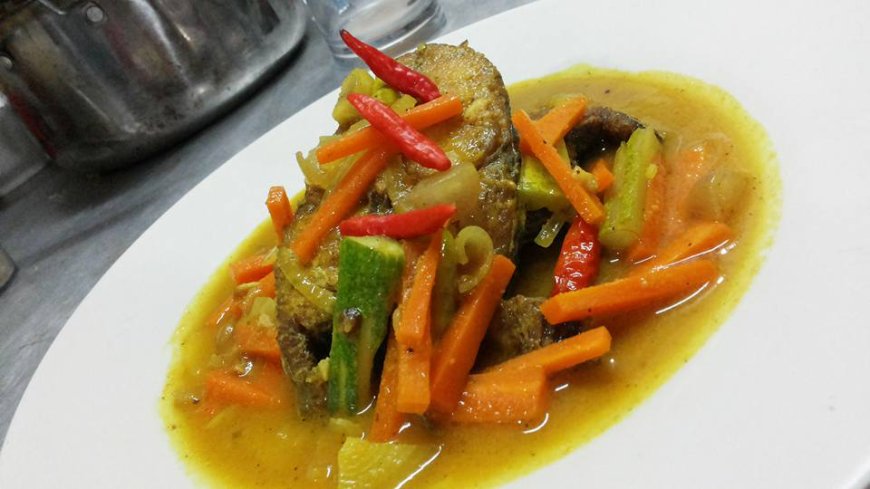 Ikan Tenggiri Acar Kuning