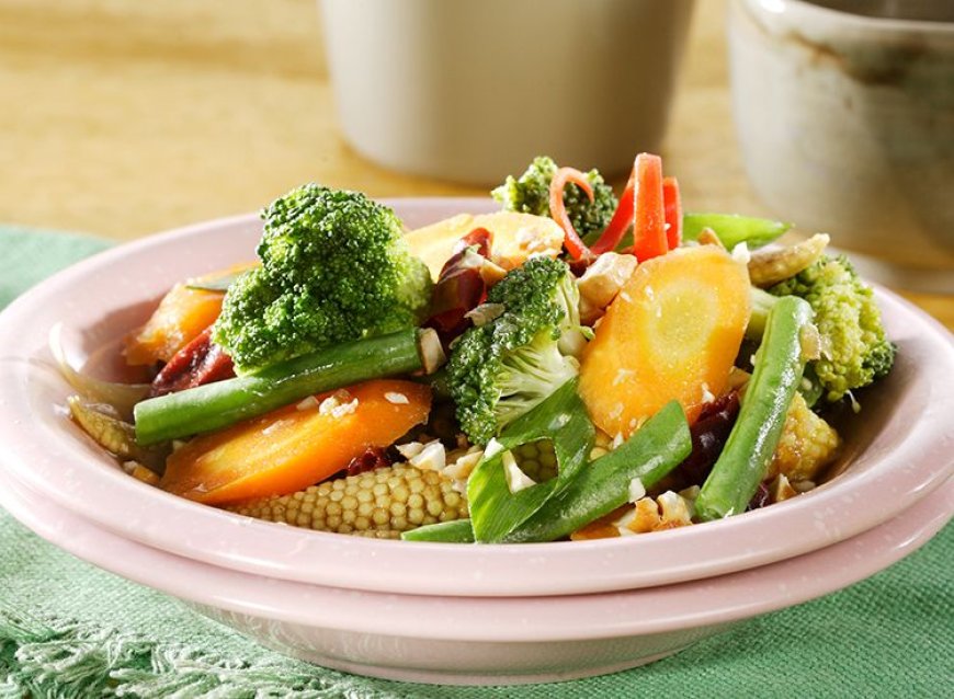 Brokoli dan kacang polong stir-fry