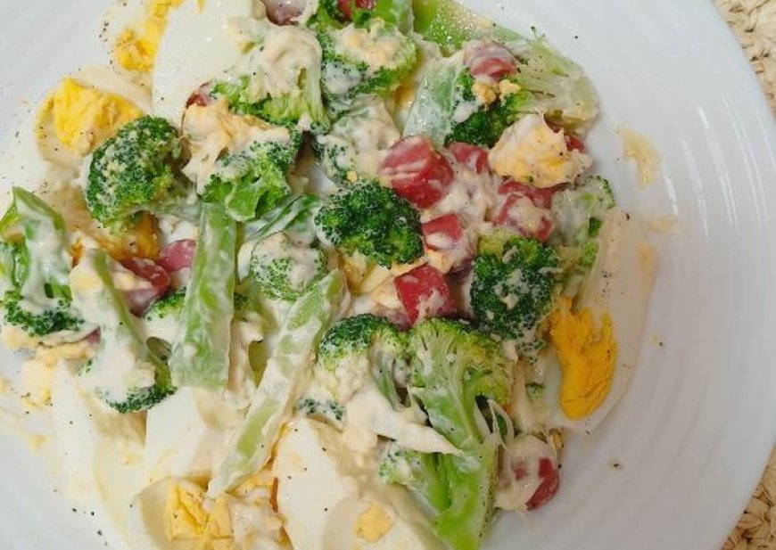 Brokoli dan telur rebus salad