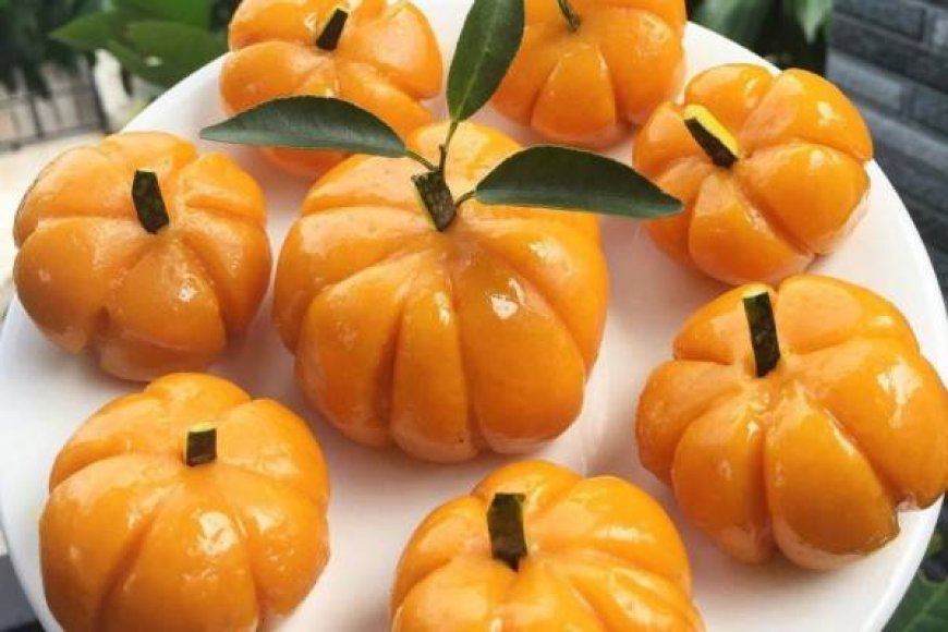 Kue Labu Kunyit dan Kacang Mede