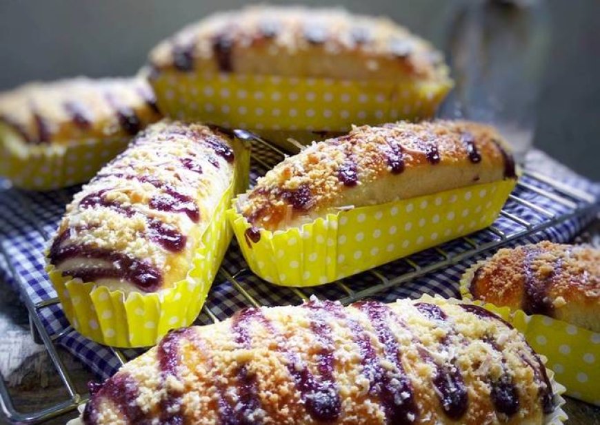 Kue Labu Kunyit dan Blueberry Streusel