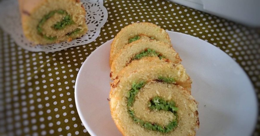 Bolu Gulung Pistachio