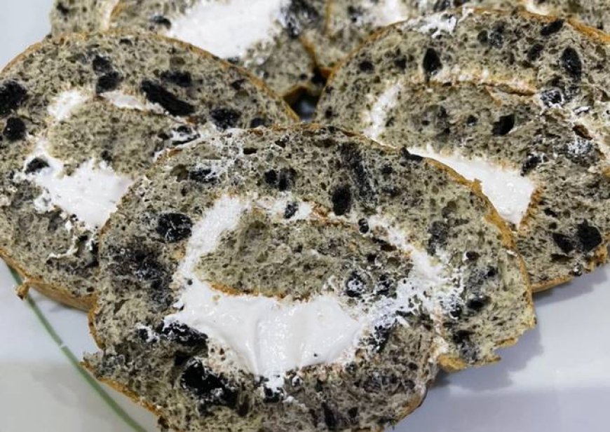 Bolu Gulung Cookies and Cream