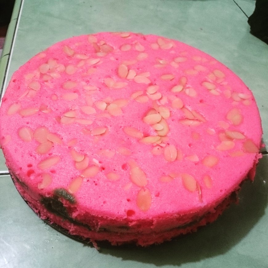 Bolu Almond Buah Naga