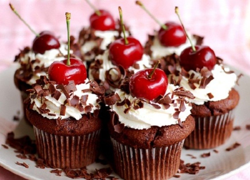 Black Forest Bolu Cupcake