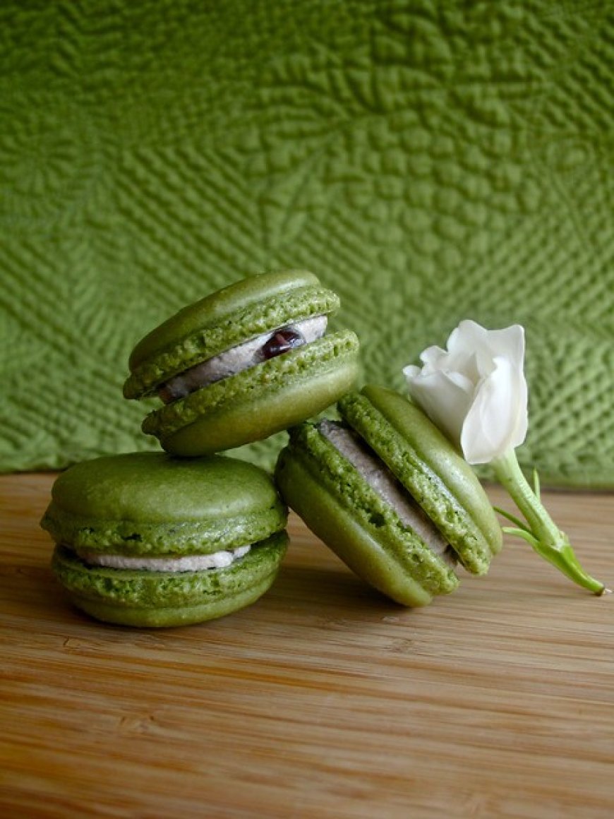 Macaron Green Tea Red Bean