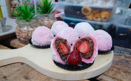 Mochi stroberi kacang merah