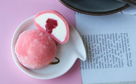 Mochi stroberi dan krim
