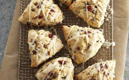 Scones Cranberry dan Putih Cokelat