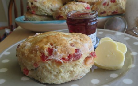Scones Ceri dan Vanila