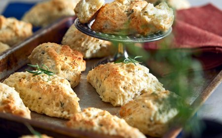 Scones Keju Parmesan dan Rosemary