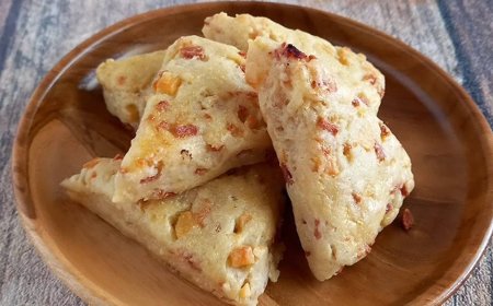 Scones Keju Cheddar dan Bacon