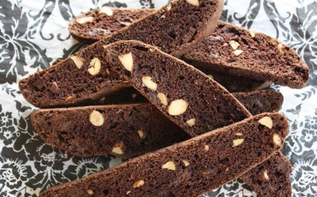 Biscotti almond dan cokelat hitam
