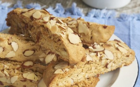 Biscotti almond dan kayu manis kacang kenari