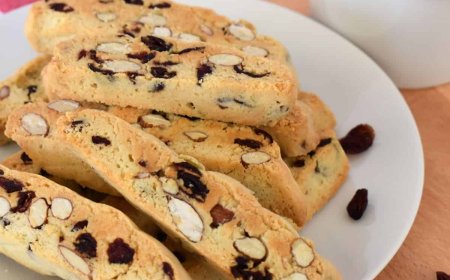 Biscotti almond dan zaitun hitam