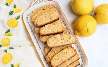 Biscotti almond dan lemon-rose