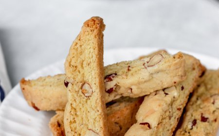 Biscotti almond dan kismis putih