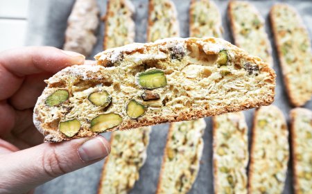 Biscotti almond dan pistachio