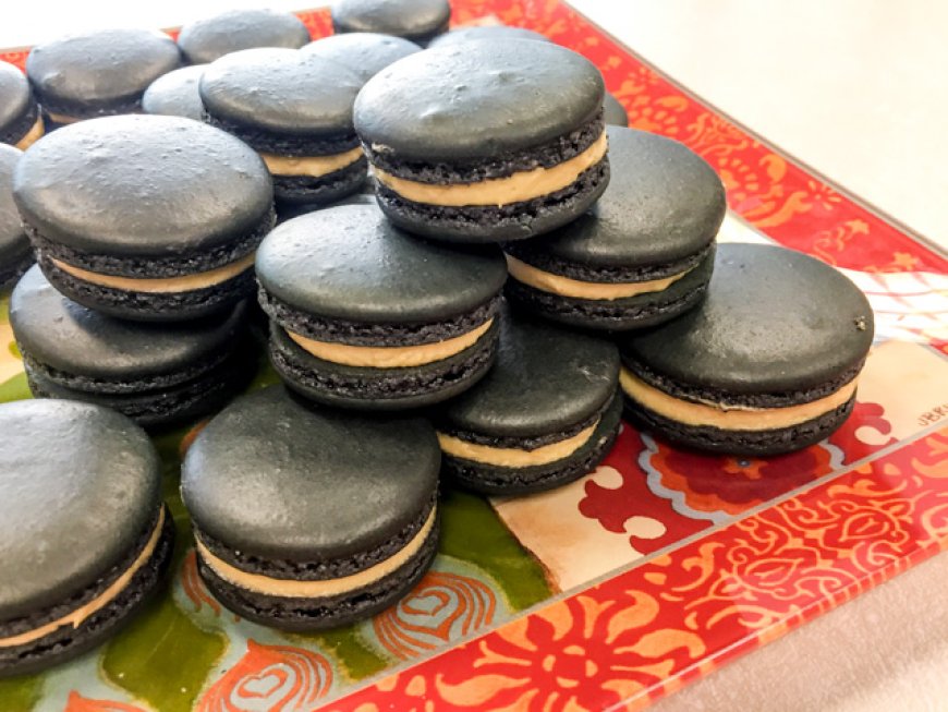 Macaron Black Sesame