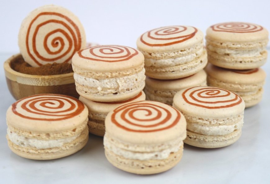 Macaron Cinnamon Roll