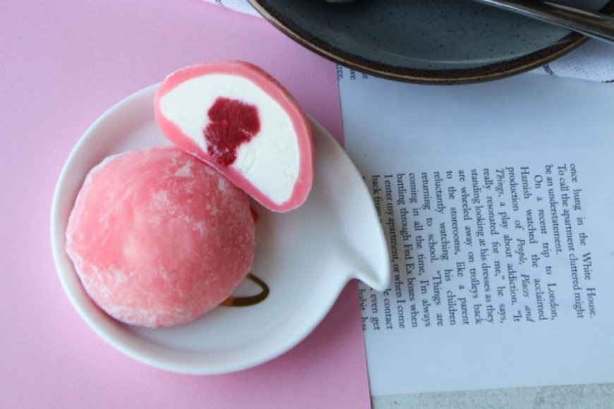 Mochi stroberi dan krim