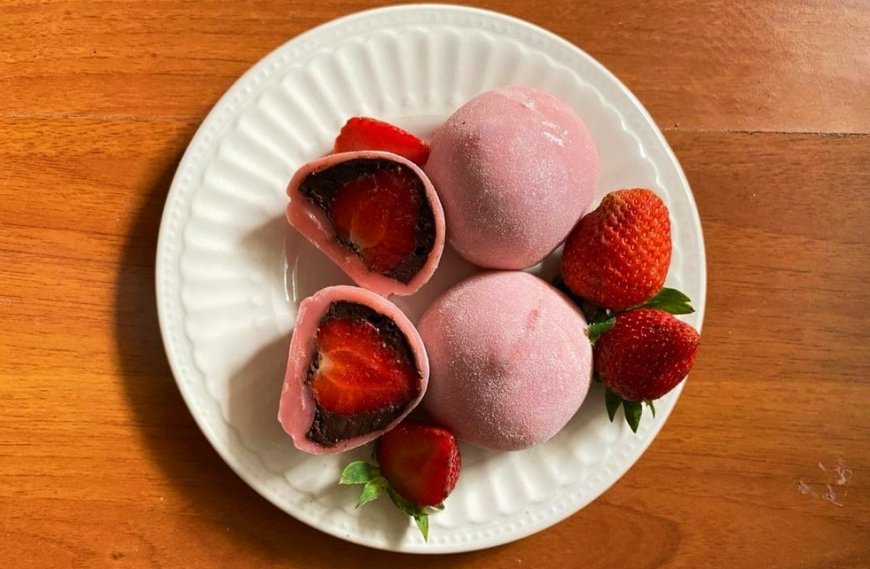 Mochi kacang merah stroberi