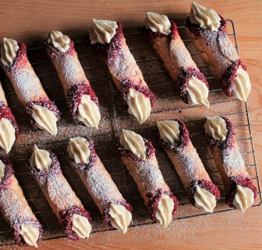 Cannoli Raspberry Lemonade