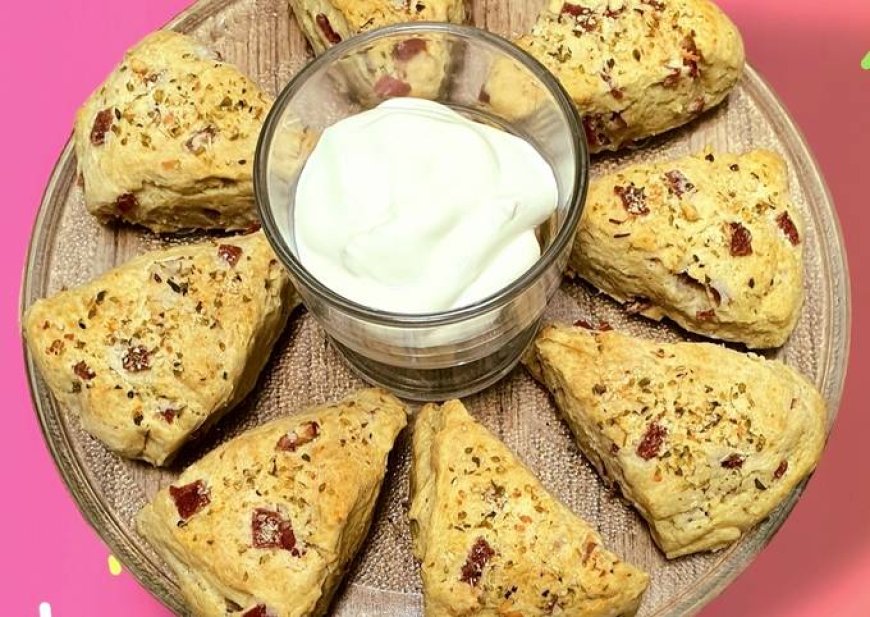 Scones Keju dan Daging Asap