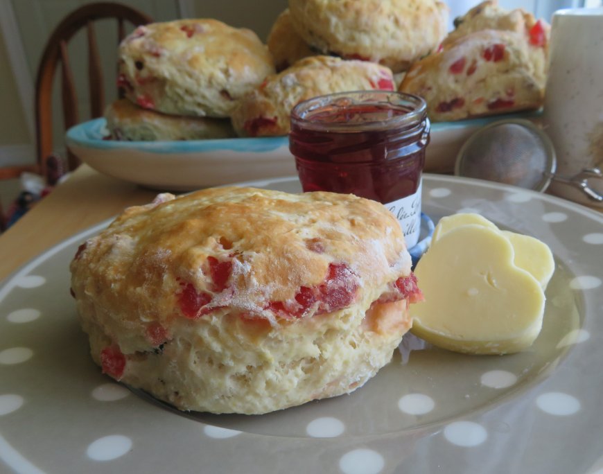 Scones Ceri dan Vanila