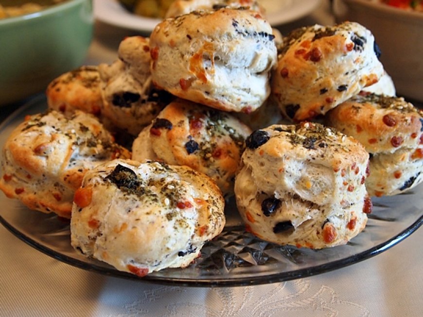 Scones Keju Feta dan Olive