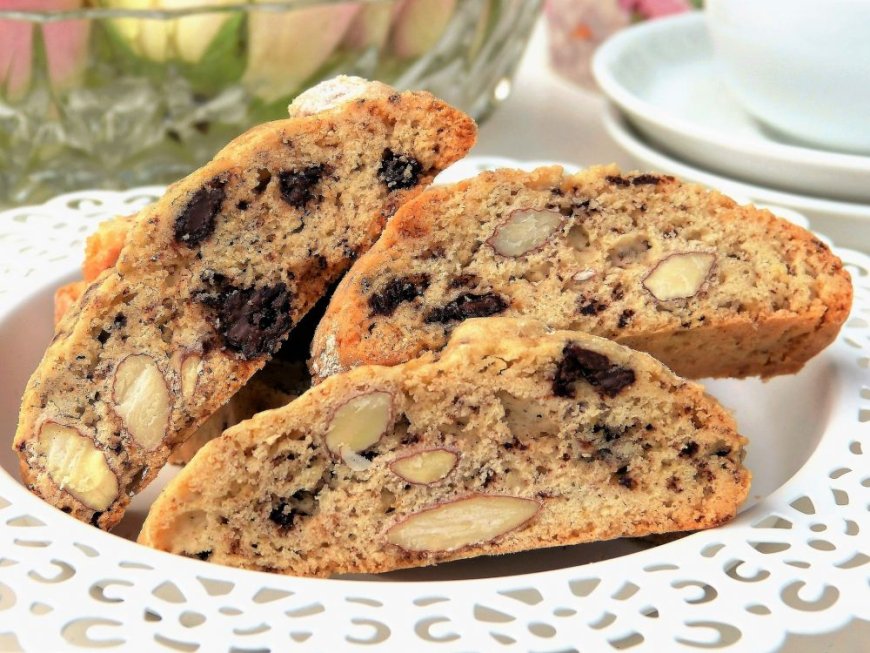 Biscotti almond dan kismis