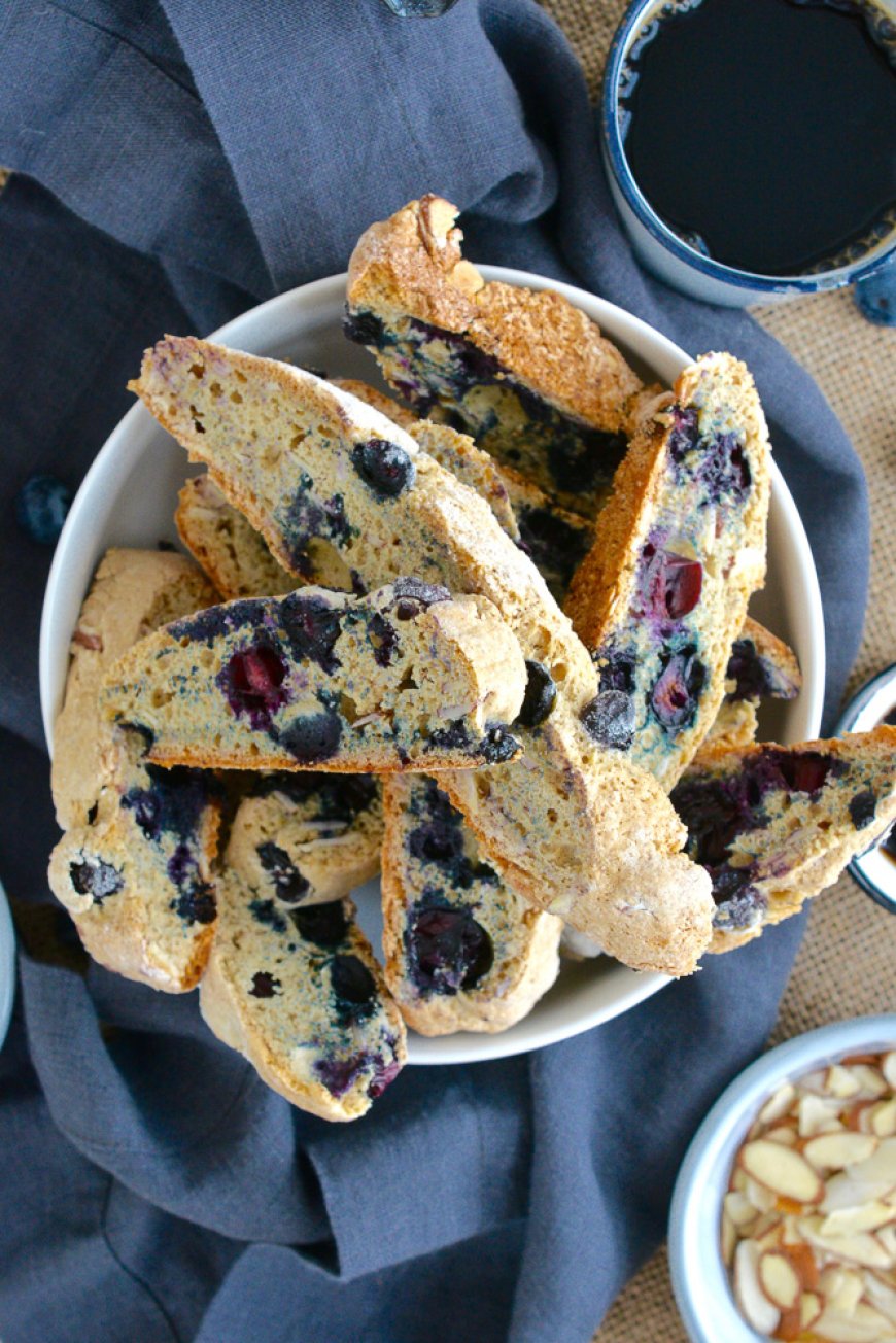 Biscotti almond dan blueberry
