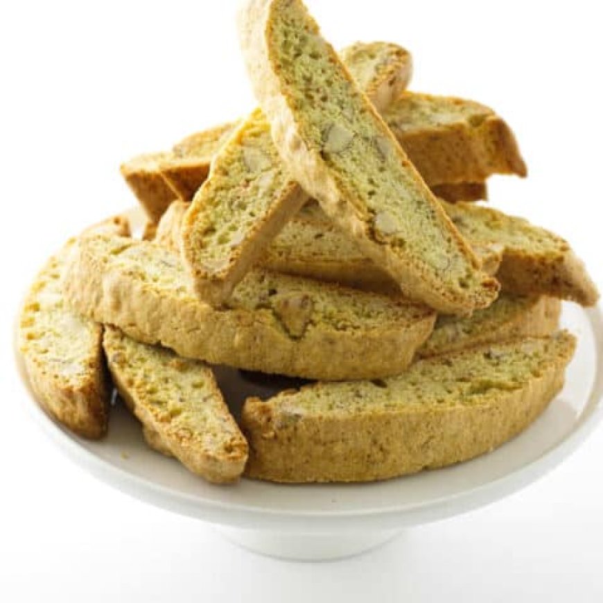 Biscotti almond dan apel kering