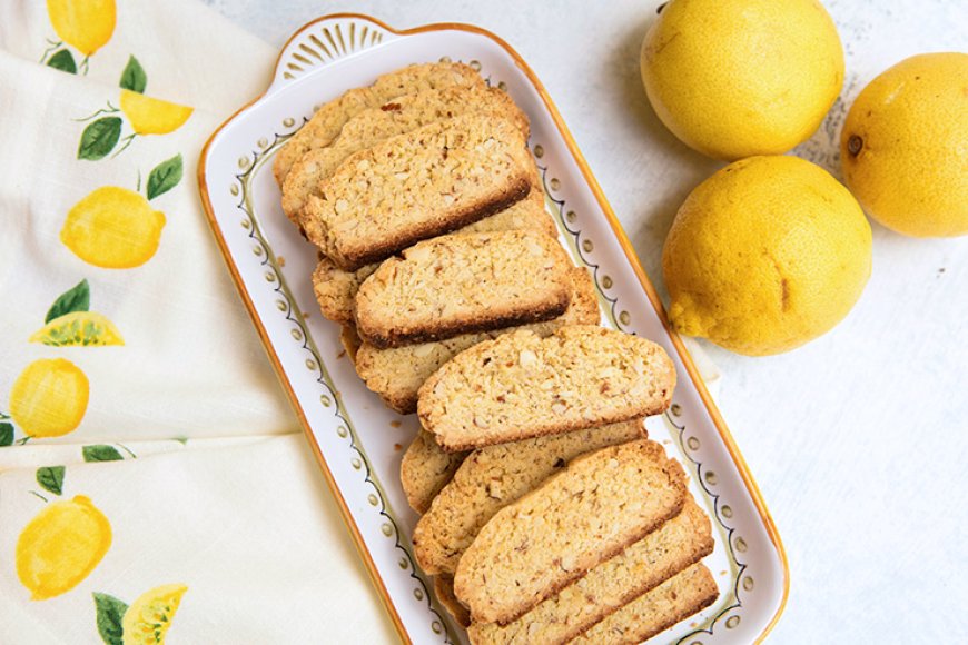 Biscotti almond dan lemon-rose