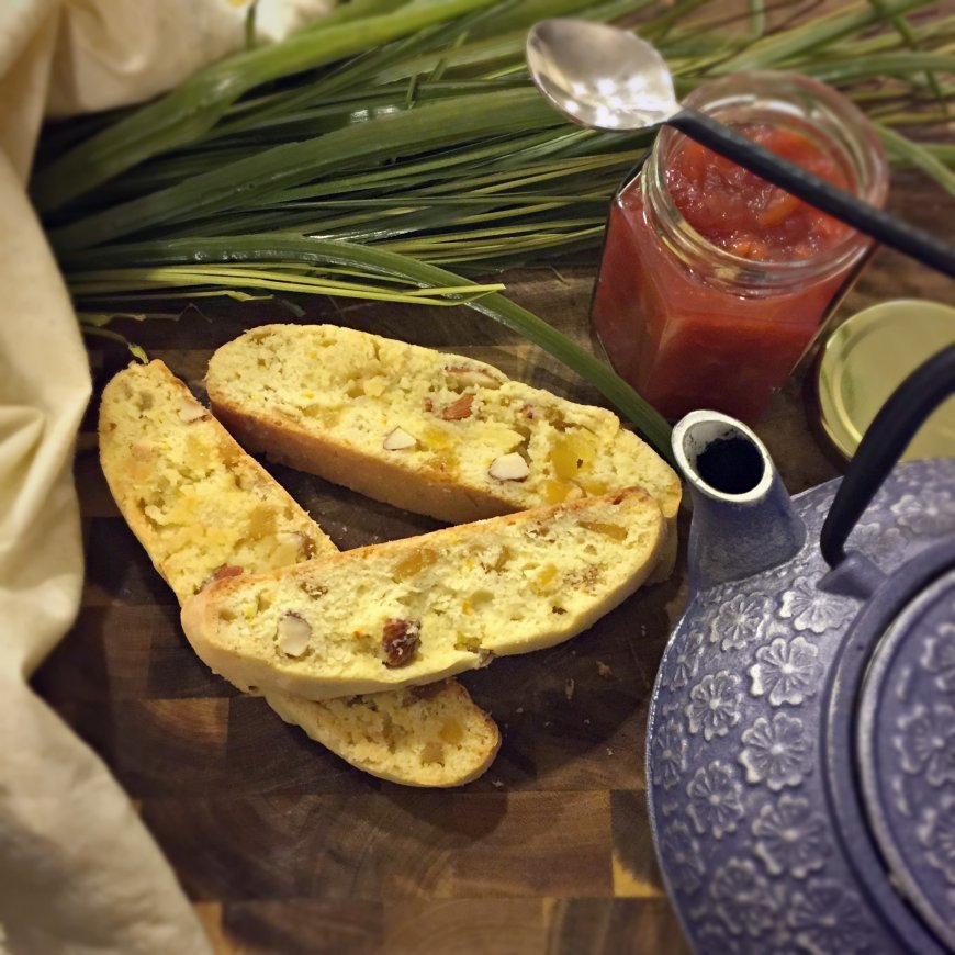 Biscotti almond dan dried mango
