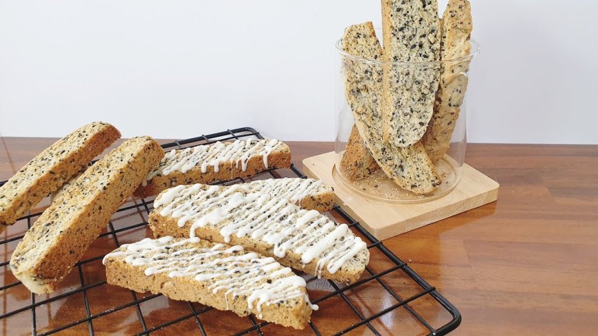 Biscotti almond dan black sesame seed