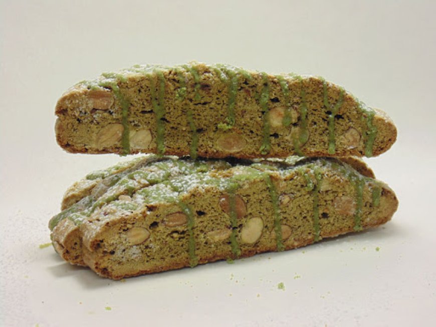 Biscotti almond dan matcha