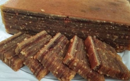 Kue Lapis Kacang Mede