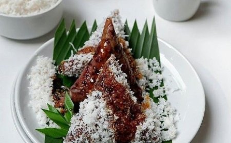 Kue Lupis Ketan Hitam